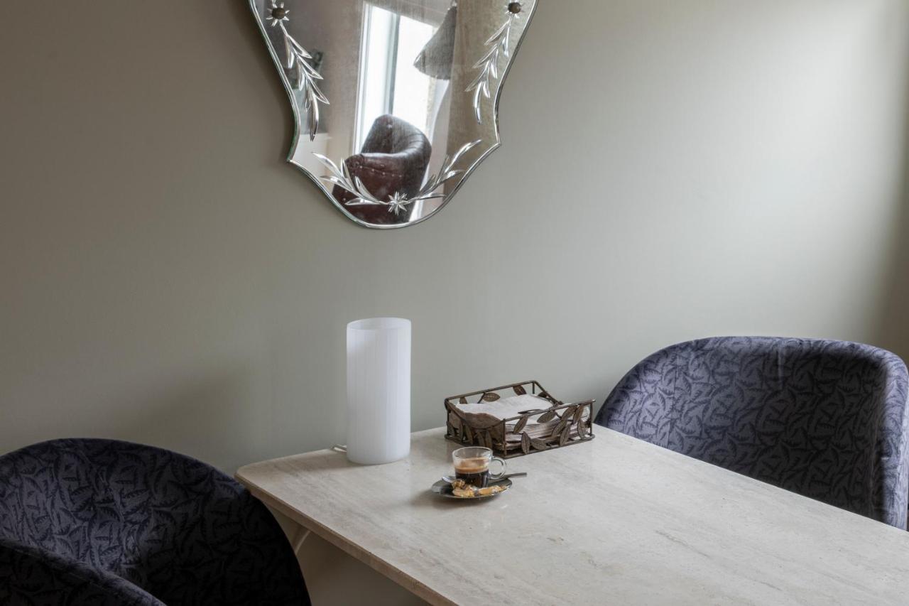 Les Suites De Catherine, La Si Calme Nancy Buitenkant foto
