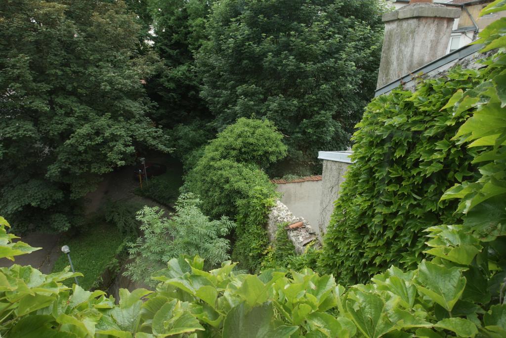 Les Suites De Catherine, La Si Calme Nancy Buitenkant foto