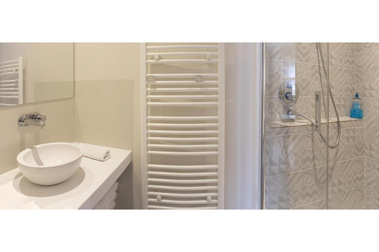Les Suites De Catherine, La Si Calme Nancy Buitenkant foto